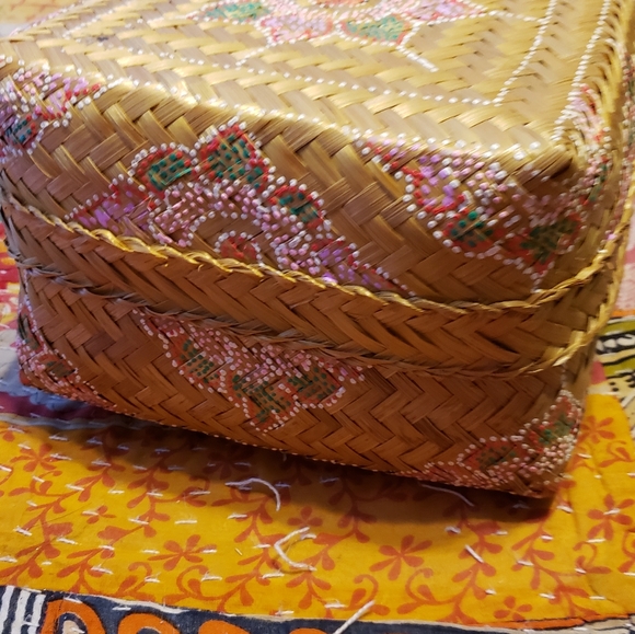Sale VTG hand painted Boho mandala Basket w/ lid - Picture 2 of 6